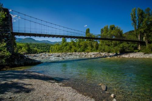 Río con vista al puente - Casa Rural Fuertes