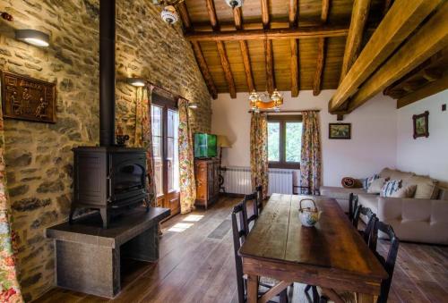 Sala de estar vista completa - Casa Rural Fuertes